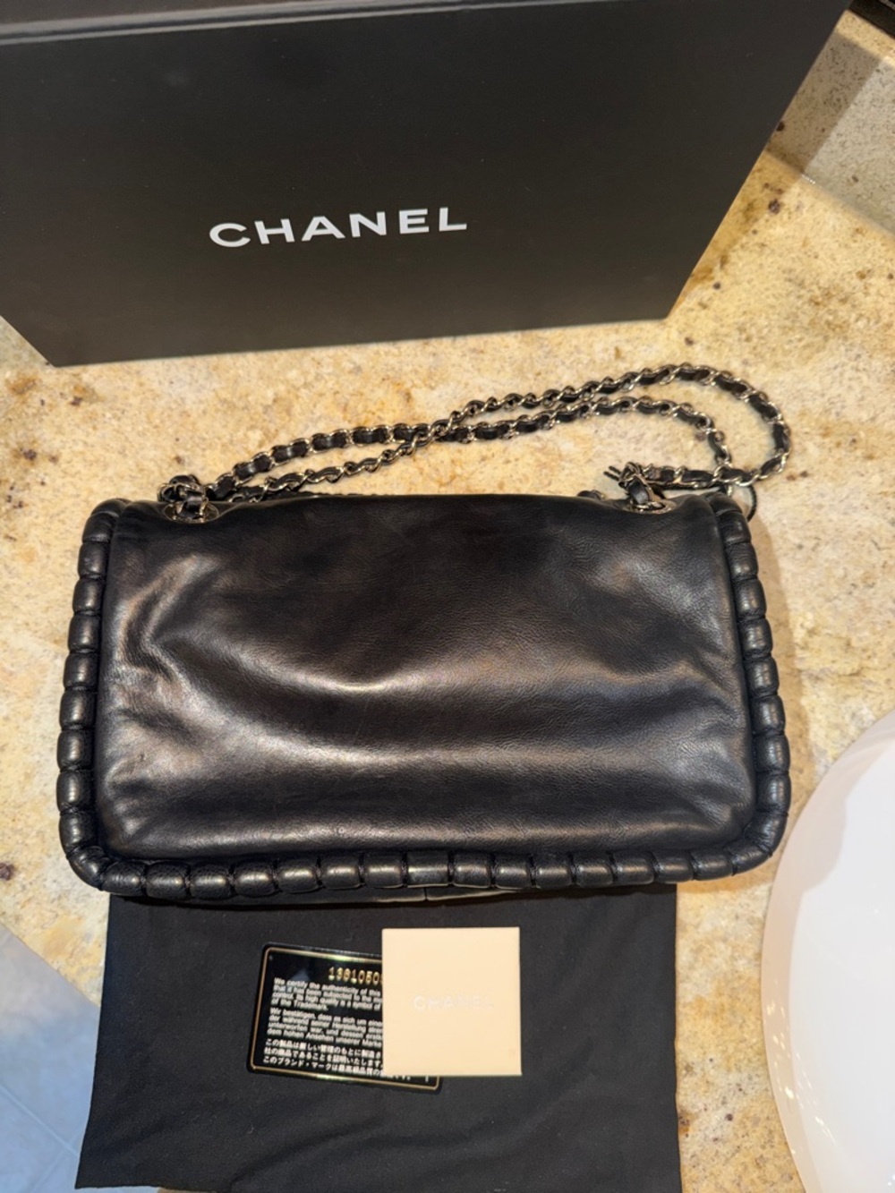 CHANEL Black Quilted Lambskin Flap Bag with Chain Strap CC logo - Picture 7 of 17